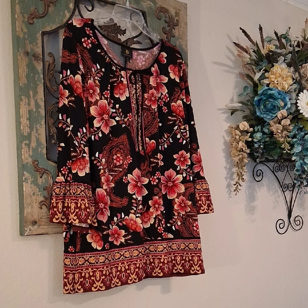 Black Blouse with Red and Pink Floral Design. NWOT Size XL - Picture 5 of 12